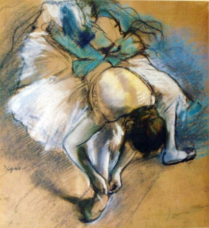 Danseuse ajustant son chausson - Edgar Degas