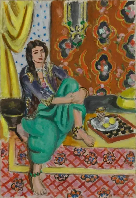 أوداليك جالسة، الركبة اليسرى مطوية، خلفية مزخرفة ومربعات - هنري ماتيس