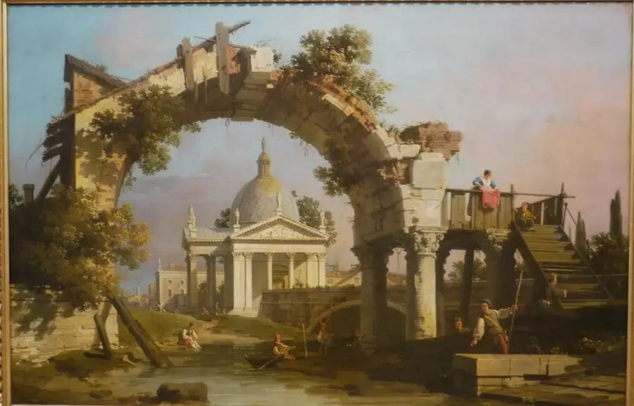 كنيسة على شكل قبة تُرى من خلال قوس في أنقاض - Canaletto